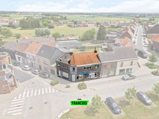 In de dorpskern van Wijtschate bevindt zich dit interessant hoekpand! Dit voormalig handelshuis heeft een totale oppervlakte van 170m² en is...