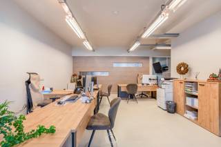 In het hart van Sint-Niklaas, aan het commercieel interessante Hendrik Heymanplein, bevindt zich dit veelzijdige handelspand dat perfect geschikt...