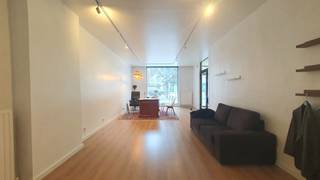 Dit handelspand van 84m² biedt een uitstekende gelegenheid om jouw onderneming te laten floreren. Hier zijn enkele hoogtepunten van dit...