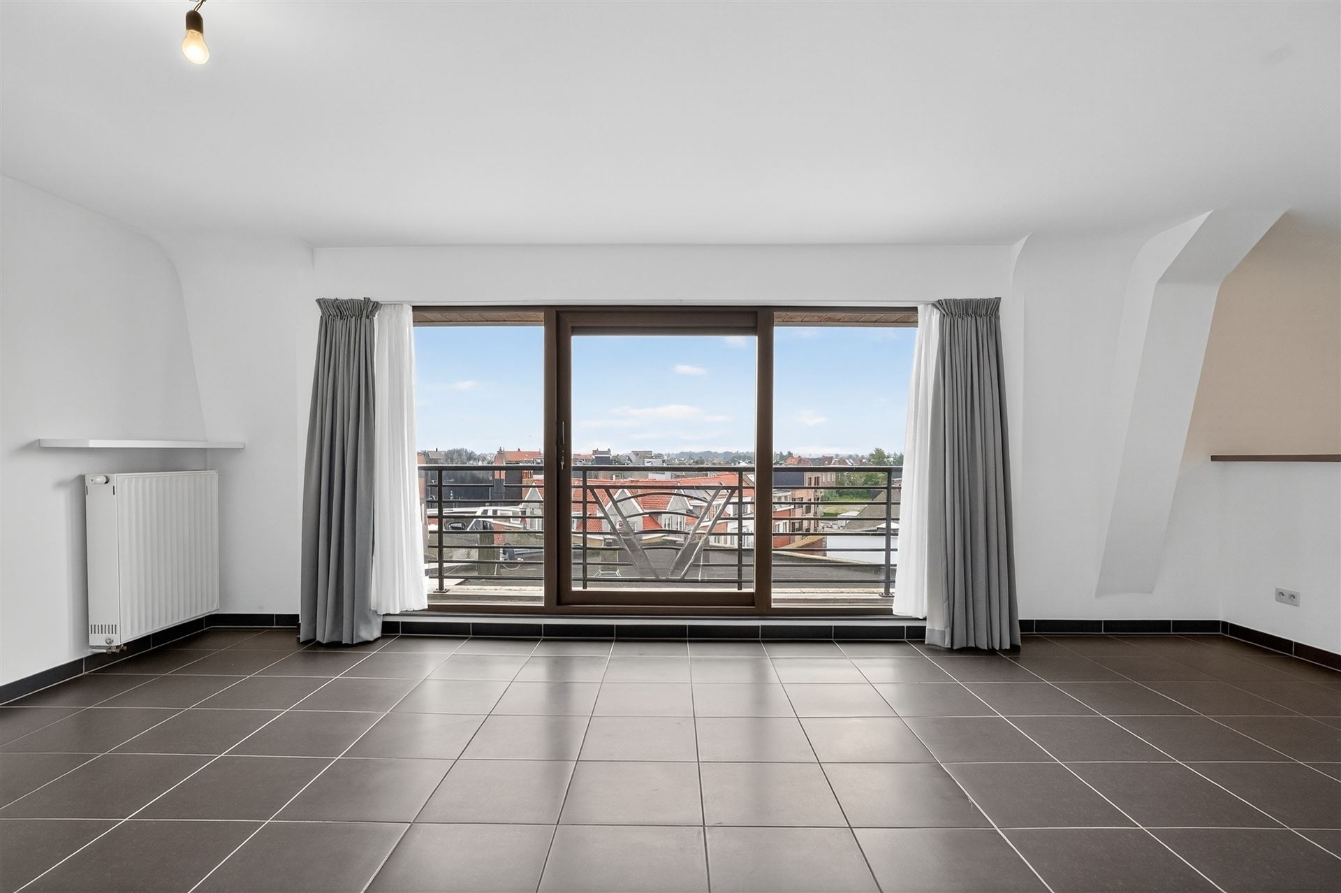 CENTRALE LIGGING / STAANPLAATS - foto 2