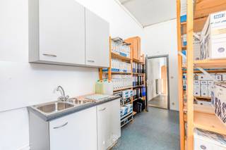 Bent u op zoek naar een commercieel pand op een uitstekende locatie? Dan is dit handelspand van 67 m² in Temse zeker een interessante...