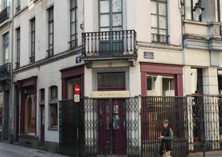 Zeldzame kans: handelszaak te koop, ideaal gelegen in de Beenhouwersstraat 52-54 in Brussel, in het hart van het UNESCO-werelderfgoed,...