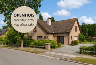 <p>Bent u op zoek naar een ruime gezinswoning op een uitstekende locatie in Sint-Michiels? Dan verdient deze alleenstaande woning absoluut uw aandacht.</p><p>Gelegen op een perceel van ca. 750 m², combineert deze eigendom een royale woonoppervlakte, een praktische indeling en een aangename tuin met een vlotte bereikbaarheid naar Brugge, winkels, scholen, openbaar vervoer en belangrijke invalswegen.</p><p>Op het gelijkvloers vindt u een ruime inkomhal met gastentoilet, een lichtrijke leefruimte met aparte zit- en eethoek, een afzonderlijke keuken, een bureau ideaal voor thuiswerk, een praktische was-/bergruimte en een inpandige garage. De woning beschikt bovendien over een kelder. Op de verdieping bevinden zich vier volwaardige slaapkamers, een badkamer, een afzonderlijk toilet en een extra grote berging. Dankzij deze doordachte indeling biedt de woning alle ruimte voor een groot gezin of wie wonen en werken wenst te combineren.</p><p>Buiten geniet u van een verzorgde tuin waar kinderen veilig kunnen spelen en waar u in alle rust kunt ontspannen. De ruime oprit zorgt voor extra parkeermogelijkheden.</p><p>De woning wordt momenteel geadverteerd met een simulatie van het mogelijke energetische potentieel. Het officiële EPC-attest vermeldt een EPC-label E (493 kWh/m² – certificaatnummer 20260523-0003876189-RES-2).</p><p>Plan vandaag nog uw bezoek.</p>