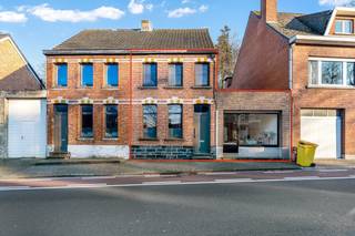 Op een goede locatie in het centrum van Heist-op-den-Berg, bevindt zich deze instapklare woning met 3 slaapkamers en een kleinschalige...