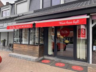 Bent u op zoek naar een interessant investeringspand? Dat hebben wij te koop voor jou!Deze commerciële ruimte is gelegen op een perfecte locatie met...