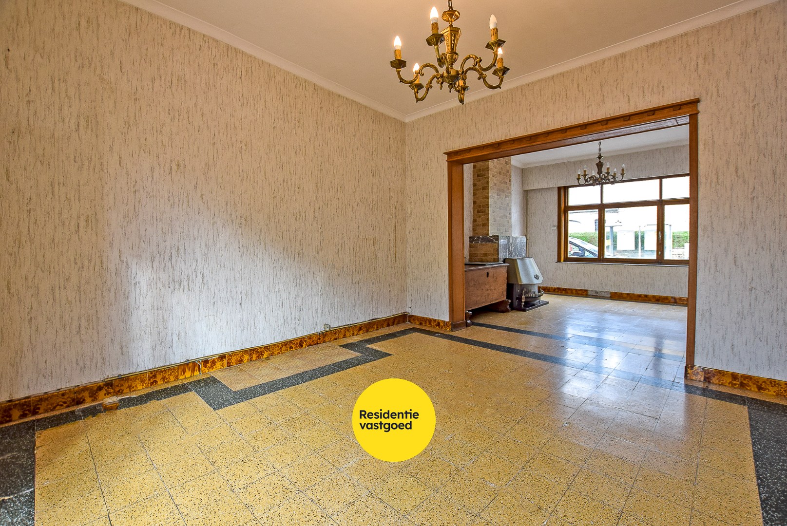 Zeer ruime te renoveren woning met statige gevel op 445 m² met zuid-west georiënteerde tuin. - foto 4