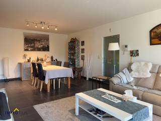 Dit ruime en lichtrijke appartement bevindt zich op de eertse verdieping van een recent gebouw met lift, gelegen in een rustige straat op slechts...