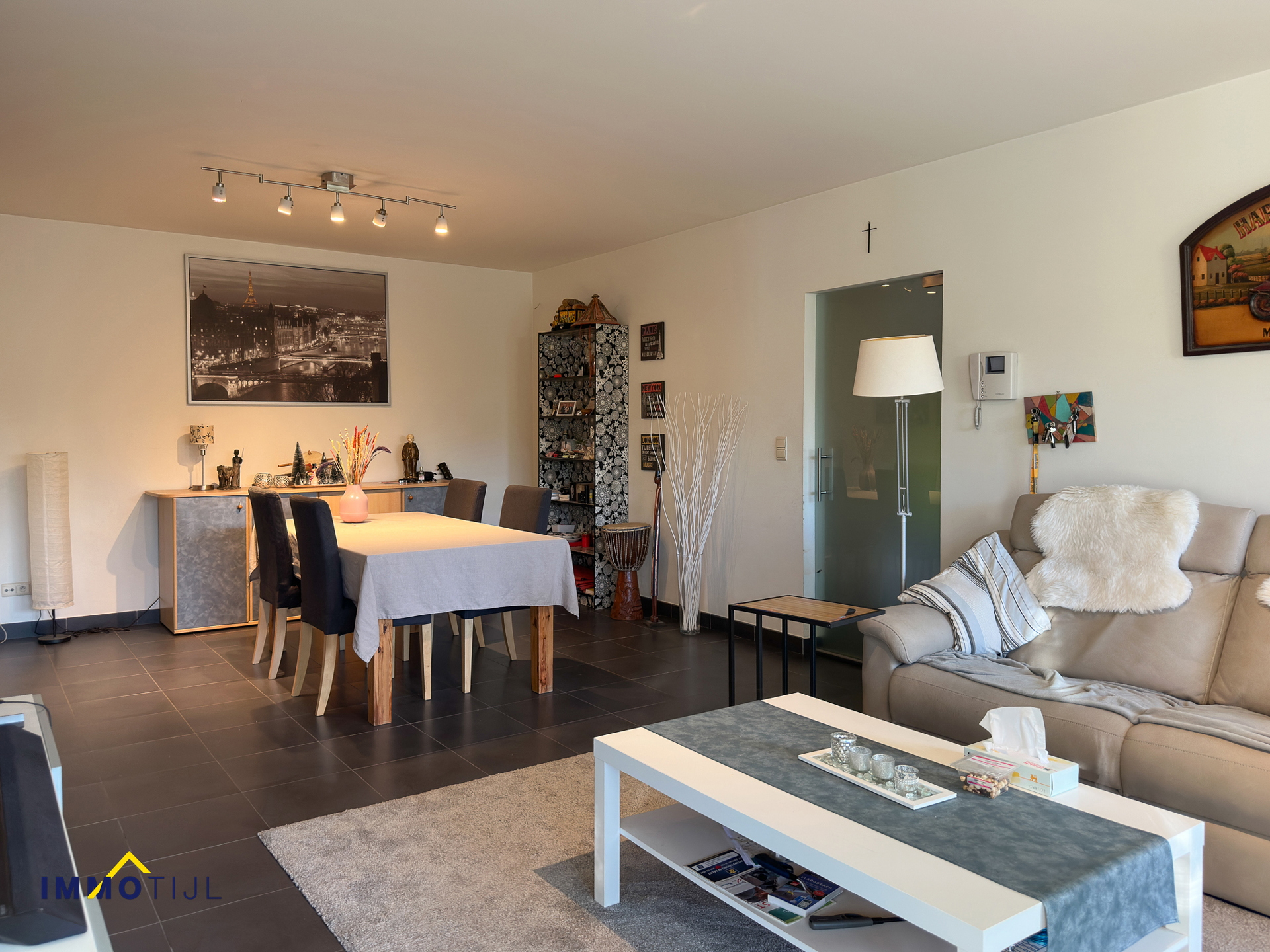 Knap appartement met berging, garage en 2 autostaanplaatsen! - foto 2