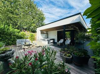 TAKEOVER OF A SUCCESSFUL AND WELL-ESTABLISHED WELLNESS BUSINESSLE JARDIN DE SOPHIE GERAARDSBERGENA rare opportunity to acquire a fully equipped and...