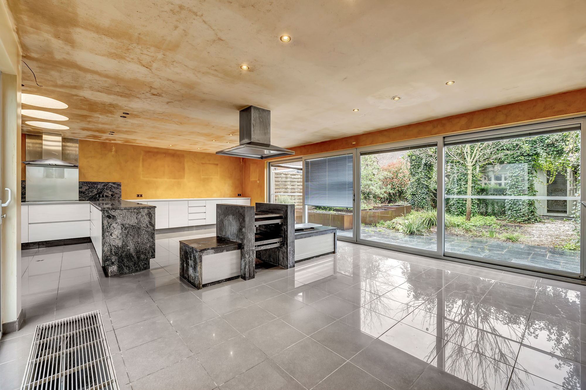 Unieke architectenwoning vlakbij het centrum van Roeselare - foto 1