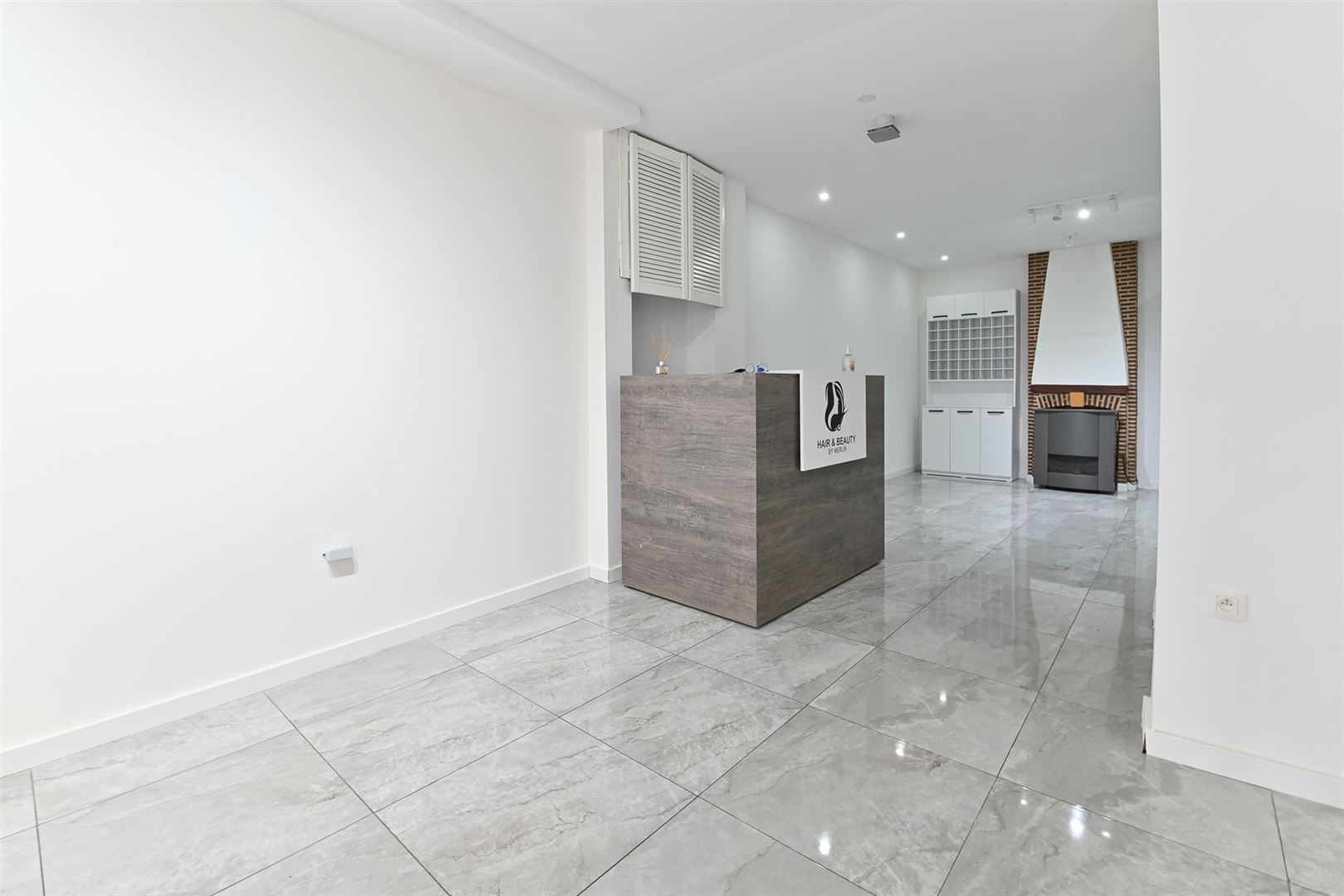 Commercial à louer à Saint-Nicolas avec 1 chambre - photo 4