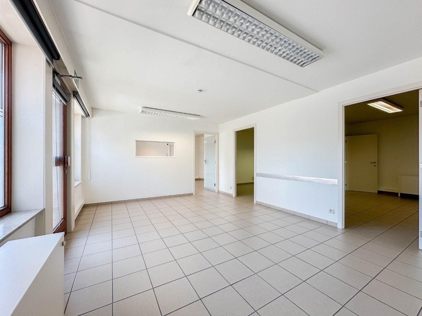 Te koop, commercieel gelegen handelsruimte op centrale ligging te Oudenaarde - foto 4
