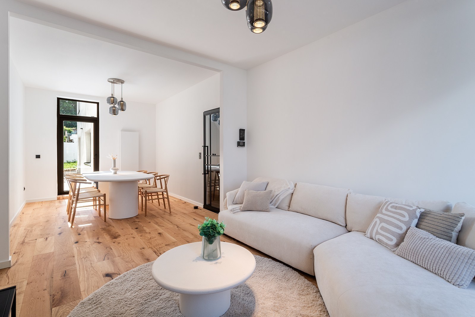 Volledig gerenoveerde, instapklare woning (196 m²) met 5 slaapkamers, moderne keuken & tuin - foto 5