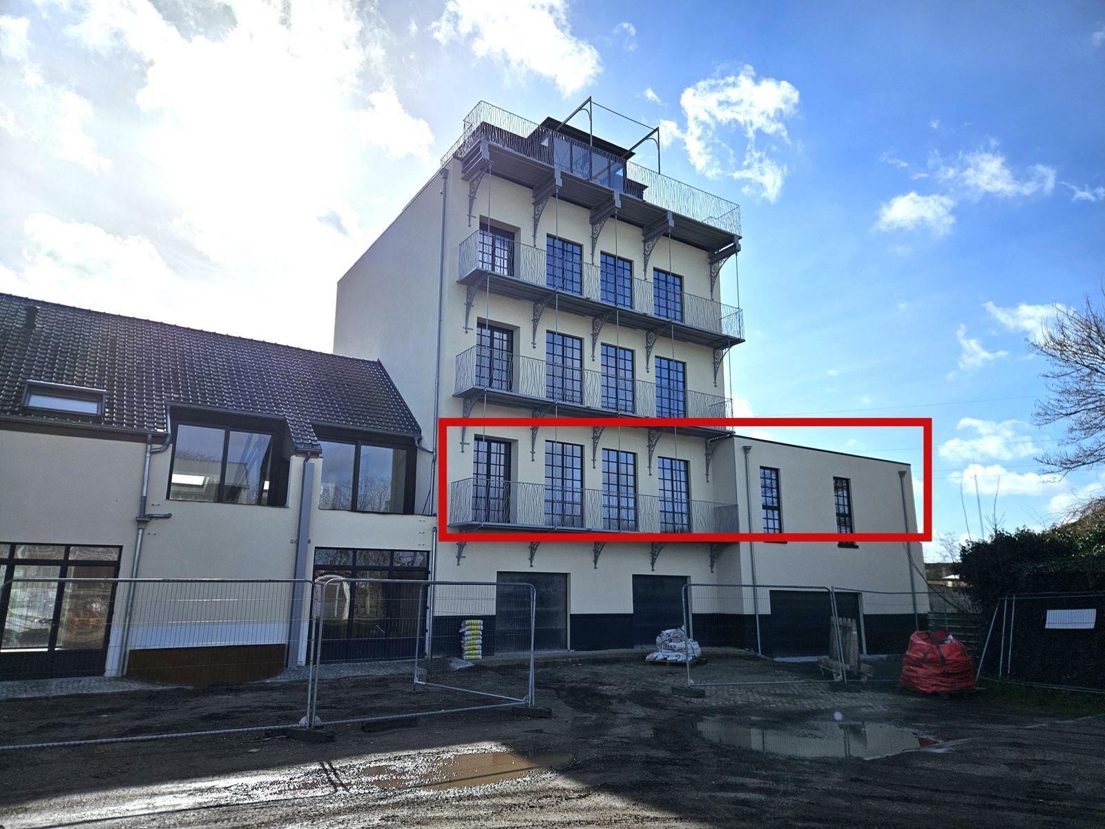 Stijlvol gerenoveerd appartement met zicht op kanaal - foto 1