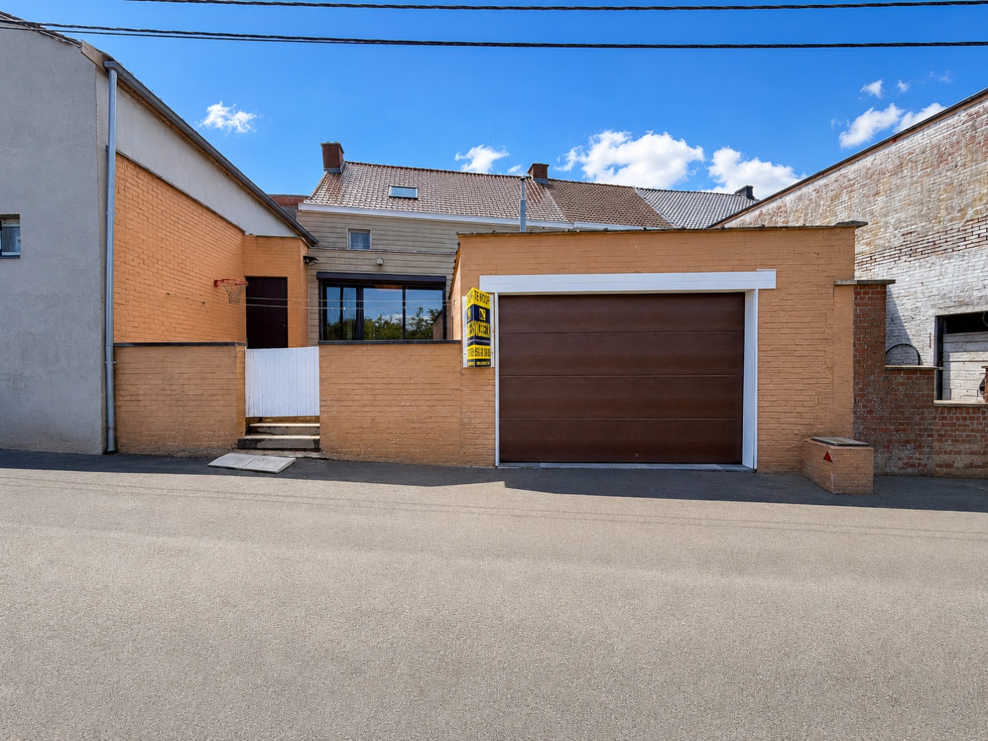 Te koop, Instapklare gezinswoning met garage en prachtig verzicht te Ronse! - foto 2