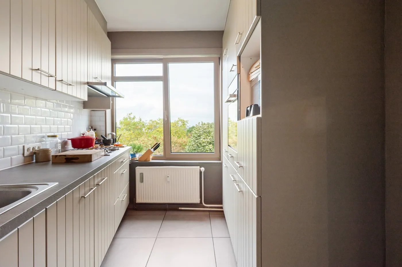 Ruim appartement met 3 slaapkamers en panoramisch parkzicht te Berchem - foto 4
