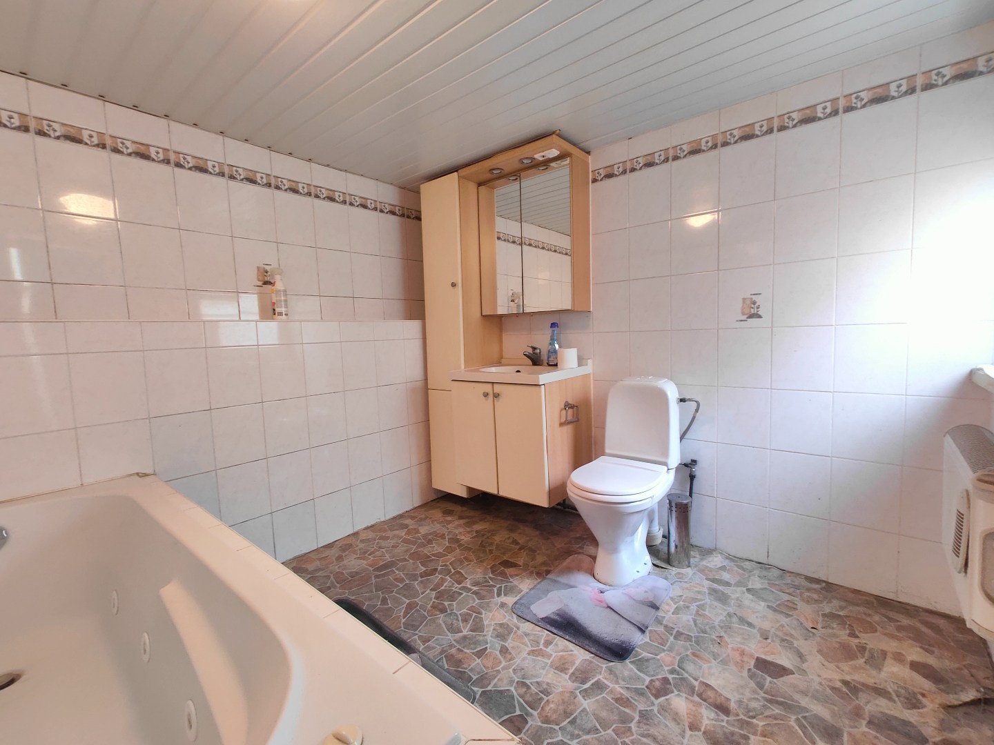 Op te frissen woning met tuin en berging op centrale ligging - foto 4