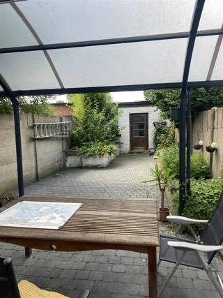 TE MODERNISEREN RIJWONING MET TUIN EN VEEL POTENTIEEL IN MERKSEMOp een rustige en aangename locatie in Merksem bieden wij deze te renoveren woning...