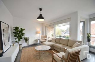 Op wandelafstand van de markt van Ieper vinden we in de Blindenliedenstraat dit ruim appartement voorzien van 2 slaapkamers en...