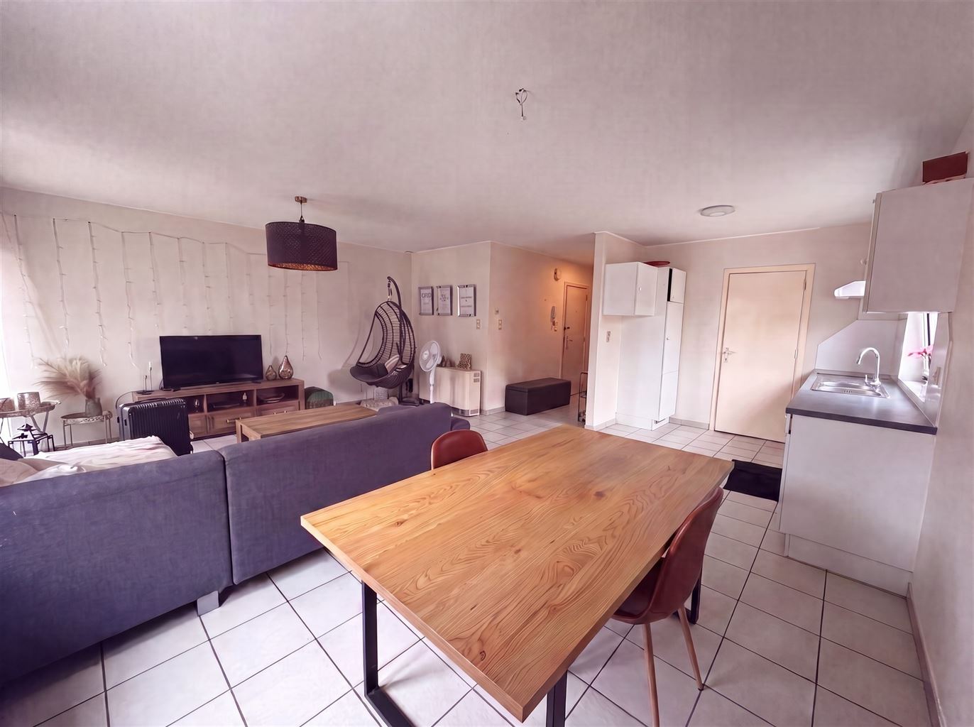 Gezellig 2-slpk appartement met terrasje in het centrum van Maaseik met autostaanplaats en aparte berging. - foto 4
