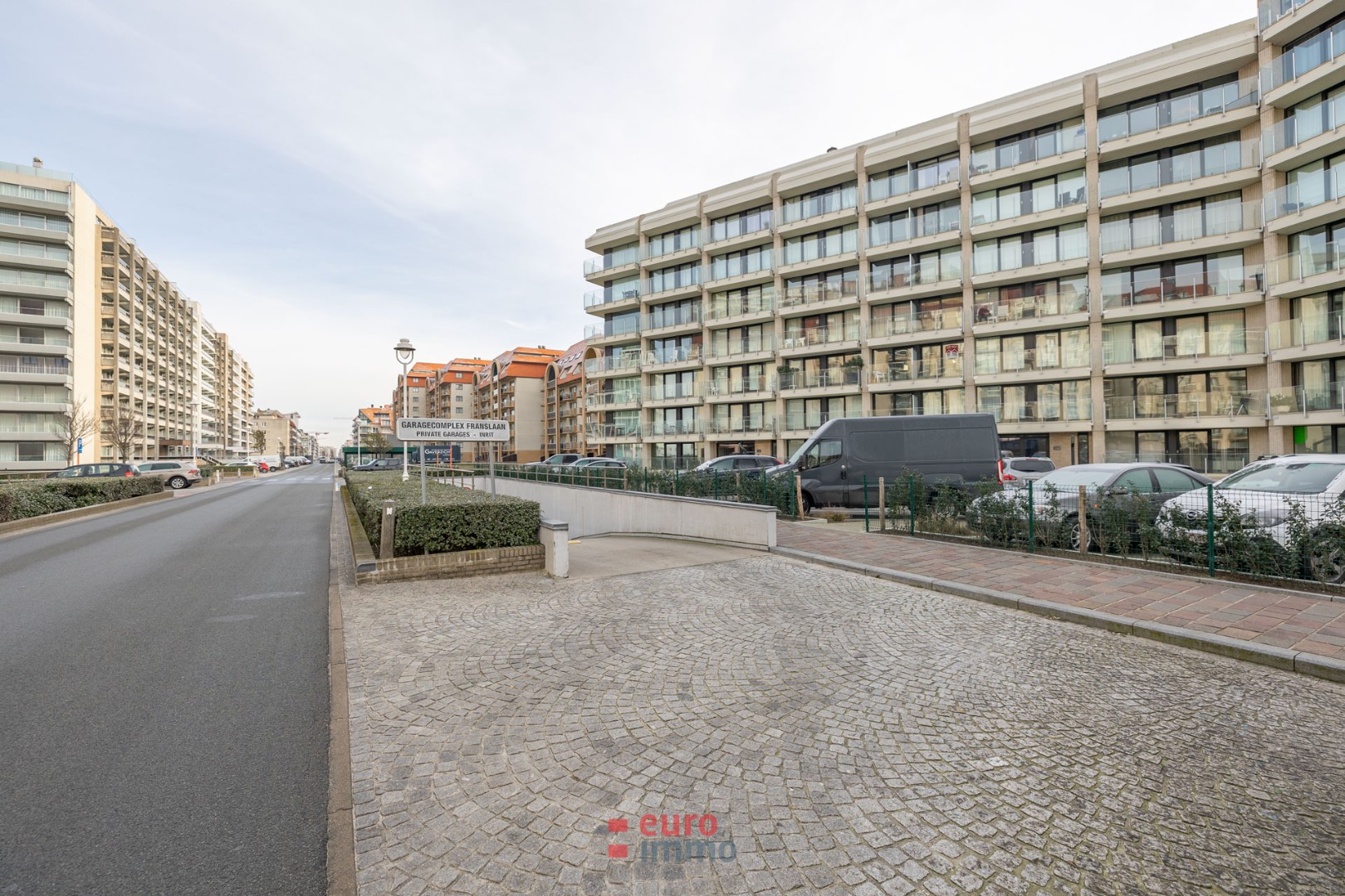Afgesloten garagebox op een centrale ligging! - foto 1