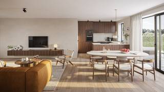 <strong>Tussen stad en stilte: wonen in Wolske, Hasselt</strong><br /><br />Ontdek deze stijlvolle gesloten woning in Wolske, een groene en autoluwe woonwijk net buiten de ring van Hasselt. Dankzij de doordachte architectuur, grote ramen en lichte gevels geniet je van een aangenaam, luchtig woongevoel met veel natuurlijk licht. Binnen vind je een energiezuinig wooncomfort dankzij vloerverwarming, zonnepanelen en een warmtepomp – goed voor een E-peil 0. De open leefruimte met aansluitende tuin creëert een vlotte overgang tussen binnen en buiten, perfect voor gezinnen of wie houdt van rust en ruimte.<br /><br /><strong>Troeven van deze woning:</strong>
<ul>
	<li>Energieneutraal wonen (E-peil 0)</li>
	<li>Klassieke architectuur en lichtrijke leefruimtes</li>
	<li>Autoluwe, kindvriendelijke wijk</li>
	<li>Tuin en privatieve parkeermogelijkheid</li>
	<li>Op enkele minuten van het centrum van Hasselt</li>
	<li>€379.500 (exclusief kosten)</li>
	<li>3 slaapkamers</li>
</ul>
Wonen in Wolske is kiezen voor rust, stijl en toekomstgericht comfort.<br />👉 Vraag meer info aan of plan een bezoek via wolske.be of 011 211 211.