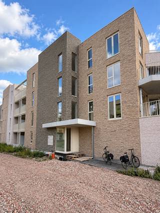 <p>Nieuwbouwappartement met 2 terrassen te Pelt (Overpelt):</p><ul><li>Zeer energiezuinig</li><li>2 slaapkamers</li><li>Ondergrondse autostaanplaats + private kelderberging</li><li>Zonnepanelen</li><li>Centrum Overpelt</li><li>Huurprijs van €1.150,- per maand (inclusief gemeenschappelijke lasten)</li><li>Onmiddellijk beschikbaar</li></ul><p>Voor meer info: nick@eratournier.be</p>