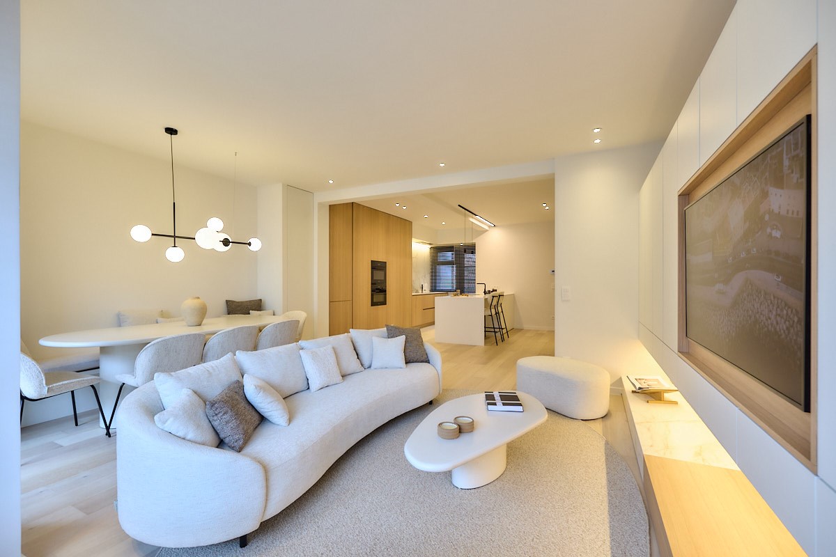 Gerenoveerd appartement met 4 slpks. en zijdelings zeezicht - foto 2