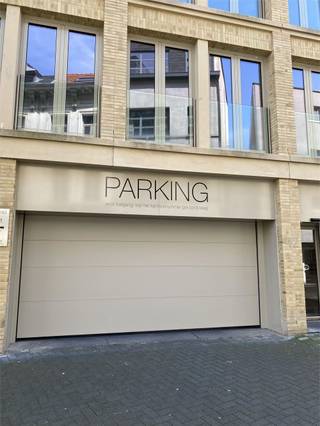 Staanplaats(en) te huur in het centrum van Antwerpen. <br /><br />Ondergrondse parking in het gebouw RIJNPOORT, adres Stijfselrui 48 Antwerpen.