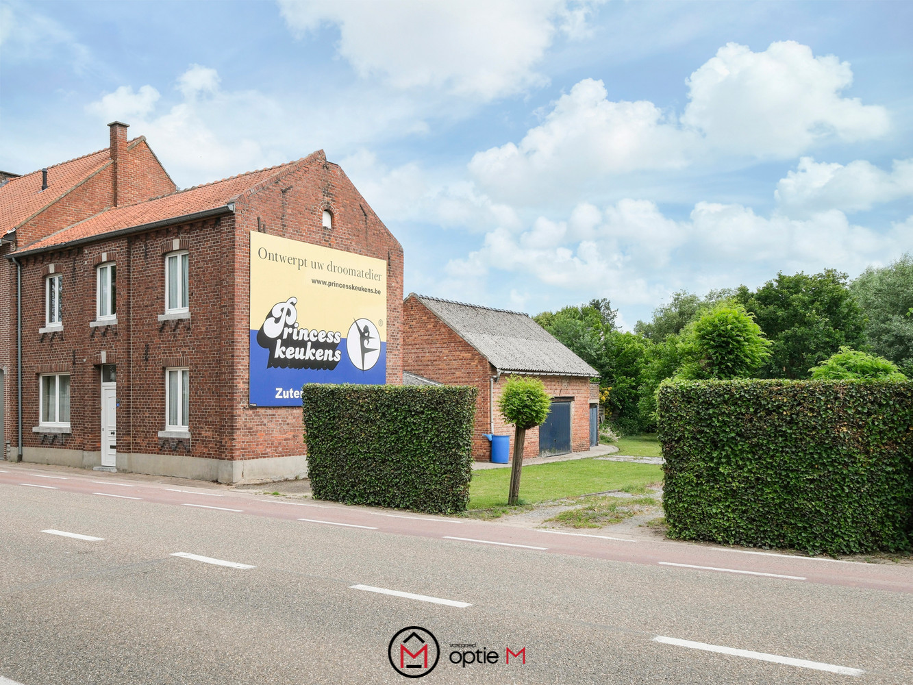 Te renoveren gezinswoning te koop in Bilzen-Hoeselt – met ruime tuin, garage en vijf slaapkamers - foto 4