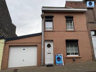 LEUKE GOED GELEGEN WONING NABIJ CENTRUMVraagprijs : 199.000 euro Leuke goed gelegen woning nabij centrum, scholen, winkels....Op de benedenverdieping...