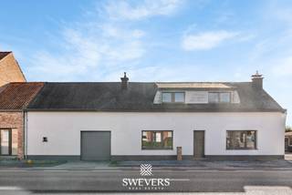 Voor meer info en foto’s, surf naar www.swevers.be - Deze instapklare halfopen woning op de Sint-Truidersteenweg 537 in Borgloon combineert...