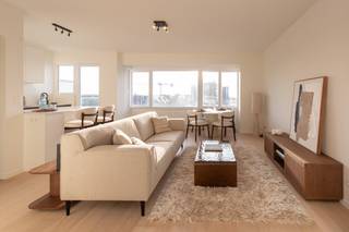 Prachtig gerenoveerd appartement te koop met een adembenemend open zicht en zicht op zee, in een verzorgde residentie, gelegen langs de Diksmuidestraat en op wandelafstand van het openbaar vervoer. Indeling: - inkomhal met apart toilet - berging voorzien van aansluiting wasmachine- lichtrijke leefruimte- open keuken voorzien van een spoeltafel, keramische kookplaat, combi-oven, vaatwasmachine en frigo met diepvriesvak. - terras aansluitend aan de keuken - badkamer voorzien van een douche, toilet en handdoekenverwarmer- slaaphoek (8m²)- slaapkamer (11m²) met overdekt terrasPluspunten:- totaal gerenoveerd- prachtig lichtinval- schitterend zicht- privatieve kelder- EPC label B - positieve elektrische keuring - recente gevelrenovatie reeds uitgevoerd - asbestveilig Op zoek naar een schitterend gerenoveerd appartement met een prachtig open zicht en zicht op zee? Contacteer ons dan nu voor een bezoek ter plaatse.