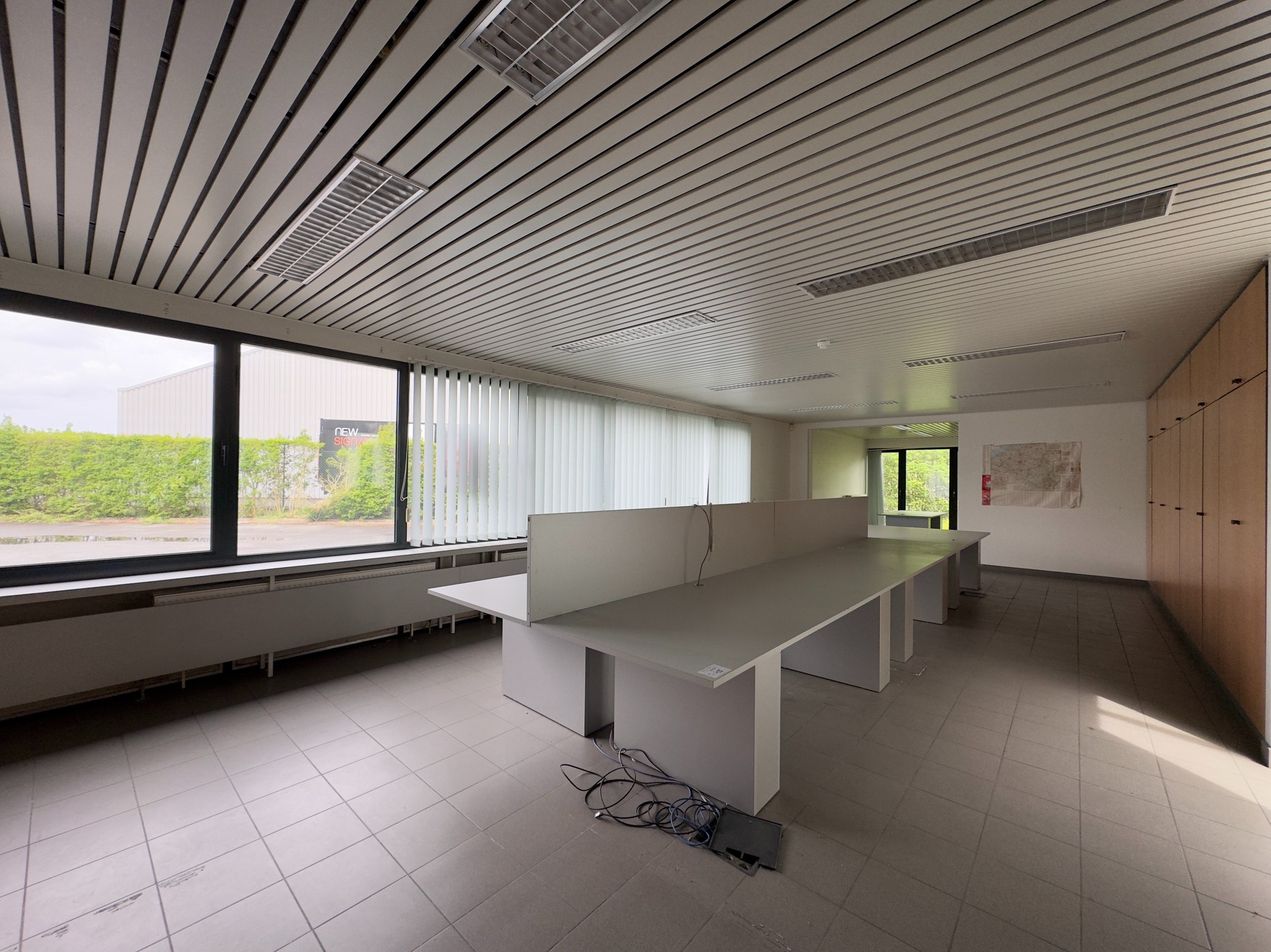 Bedrijfsgebouw met magazijn 1.888m² en kantoor 323 m² te Meulebeke - photo 4