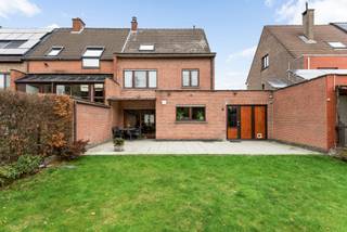 Droom je van een thuis waar comfort en ruimte hand in hand gaan?Deze prachtige halfopen woning van 224 m² biedt alles wat je zoekt – en meer! Gelegen...