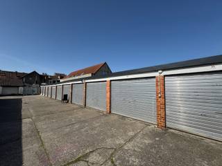 Immo Pické biedt U deze gunstig gelegen garages (tussen de Bergensesteenweg en de vijvers van Anderlecht) aan gelegen in aan achterliggend...