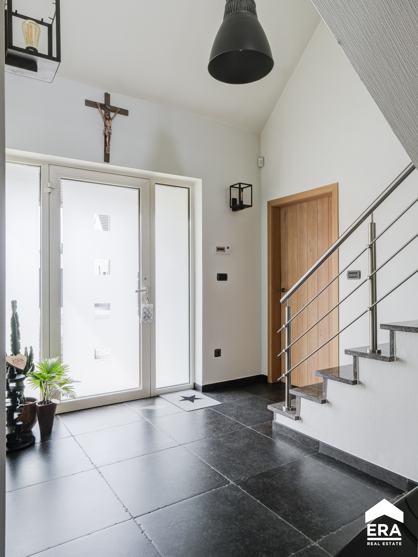 Instapklare woning met vernieuwde keuken en grote garage - foto 5