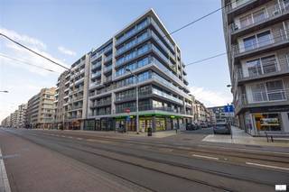 Prachtig ingerichte studio met slaaphoek in zeer recent gebouw (bouwjaar 2014) op centrale ligging vlakbij de Zeedijk. Indeling : ruime woonkamer...