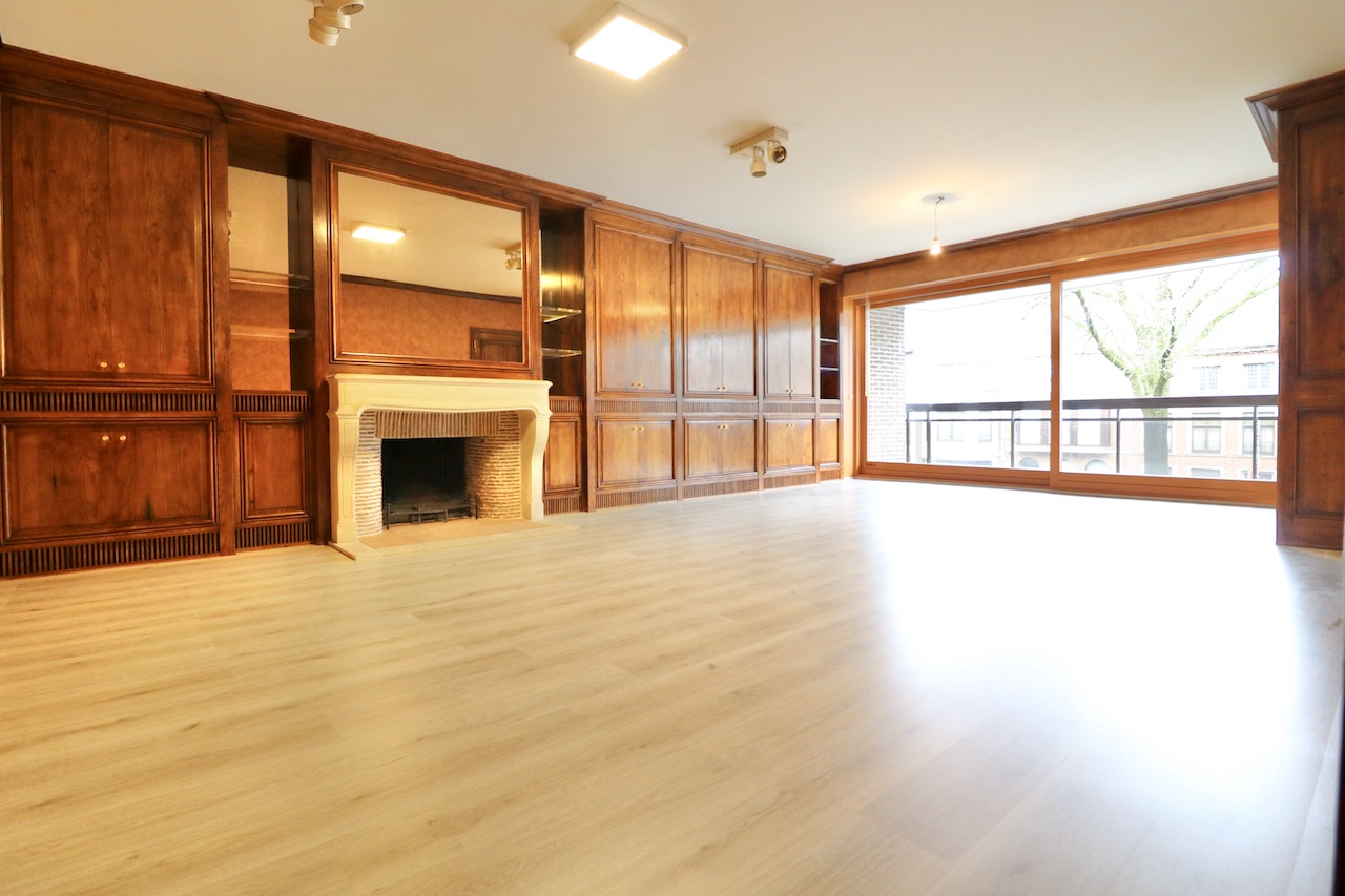 Centraal gelegen appartement met 2 slpk, 2 terrassen en garage voor 890 EUR/mnd - foto 2