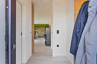 Soms kom je op een plek waar alles klopt. Waar comfort, duurzaamheid en rust samenvallen in een woning die aanvoelt als een warme omhelzing. Welkom...