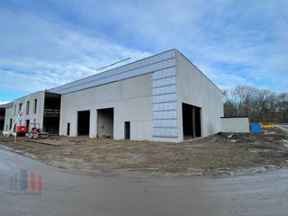 Nieuwbouw magazijnruimte met een oppervlakte van maar liefst 468 m² in combinatie met 3 privatieve parkeerplaatsen. De casco magazijnruimte...