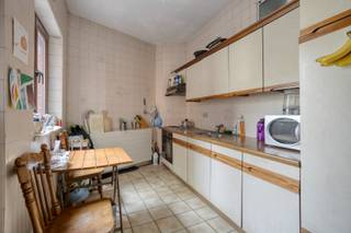 Deze gezellige woning ligt slechts enkele minuutjes te voet van de Grote Markt van Tongeren.De gesloten bebouwing heeft een garage en een bewoonbare...