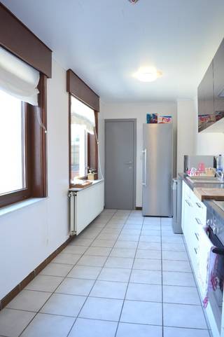 Dit 2 slaapkamer appartement met een oppervlakte van 118m² is gelegen nabij het centrum van Heule, op wandelafstand van winkels en scholen.Dit...