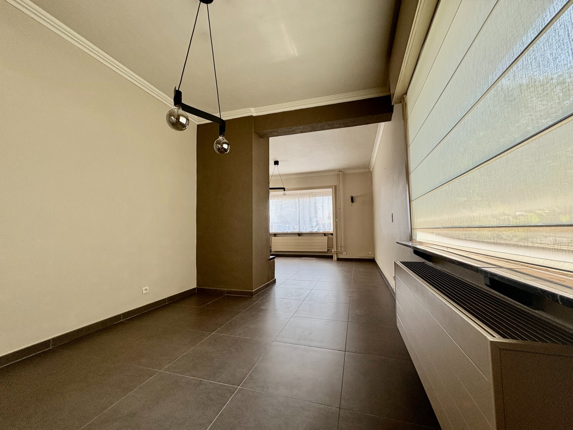 Ruime woning met 3 slaapkamers en autostaanplaats nabij het centrum van Avelgem! - foto 4