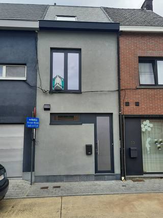 Deze gesloten bebouwing met 2 slaapkamers werd stijlvol gerenoveerd met duurzame materialen.De woning is gelegen in het centrum van Brakel en omvat...
