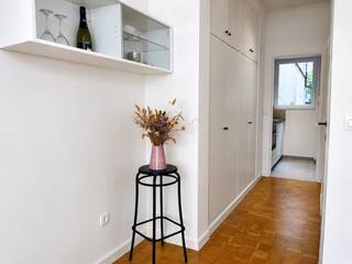 Cet appartement rénové et prêt à emménager est situé au premier étage d'un immeuble bénéficiant d'un emplacement central dans la Justitiestraat. À quelques minutes à pied se trouve le quartier branché du Zuid, qui offre un large choix de commerces, de restaurants et de cafés. L'appartement bénéficie également d'une excellente accessibilité grâce à la proximité des Leien et du Ring.<br /><br />En entrant, vous découvrez un séjour lumineux où la rénovation de qualité, réalisée dans le respect des éléments authentiques, attire immédiatement l'attention. Les appuis de fenêtre en marbre et le parquet à motifs confèrent à l'appartement beaucoup de charme et de caractère.<br /><br />Depuis le séjour, vous accédez au hall équipé de placards intégrés, qui mène à une salle de bains compacte mais fonctionnelle. Celle-ci est équipée d'une douche à l'italienne, d'un lavabo et de toilettes.<br /><br />La cuisine, aux finitions modernes, ainsi que la chambre, sont situées à l'arrière calme de l'immeuble, offrant ainsi davantage de confort et de tranquillité.<br /><br />Une cave privative est comprise.<br /><br />Charges communes : 90 €/mois.<br />Provision pour la consommation de chauffage et d'eau : 90 €/mois.<br />Le contrat d'électricité est à souscrire individuellement par le locataire.<br /><br />Disponible immédiatement.