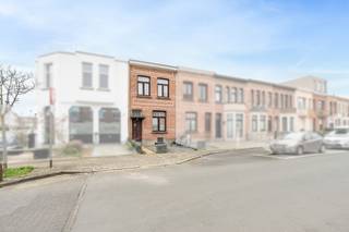 Te koop: charmant gesloten huis in Antwerpen, gelegen aan de Joos van den Steenelei, op korte afstand van scholen, park Rivierenhof, openbaar...