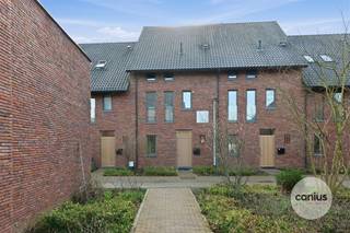 WONING MET LIFT NABIJ HET CENTRUM Sint-Agneshof 6 te Sint-Truiden is de thuisbasis van deze hedendaagse woning.We bevinden ons op wandelafstand van...