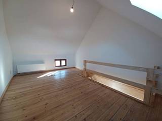 <p>Gezellige rijwoning te Gent, nabij de Dampoort.</p>
<p>Deze woning beschikt op het gelijkvloers over een zithoek, keuken en badkamer. Op de 1<sup>ste</sup> en 2<sup>e</sup> verdieping is er telkens 1 slaapkamer voorzien.</p>
<p>Deze woning werd reeds gerenoveerd en is instapklaar.</p>
<p>Op heden is de woning verhuurd voor 810 euro per maand.</p>
<p>Deze woning kan tevens aangekocht worden samen met de 3 naastgelegen, identieke woningen! Deze zijn allen verhuurd. Ideaal als investering!</p>
<p>Geen asbest aanwezig. Elektriciteit conform.</p>
<p>EPC: 404 kWh</p>
<p>Renovatieplicht WEL van toepassing (dak isoleren of aantonen dat er isolatie zit).</p>
<p>[Gvg, Wg, Gdv, Vkr, Gvv]. G-score: A en P-score: A</p>
<p>Voor meer info of een bezoek: 0485/85.86.65 of info@vhvastgoed.be</p>