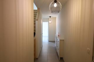 BEZOEKMOMENT op donderdag 12 juni tussen 16u en 18u (ENKEL OP AFSPRAAK)!Dit modern appartement is gelegen in Eksaarde.Bij het betreden van het...